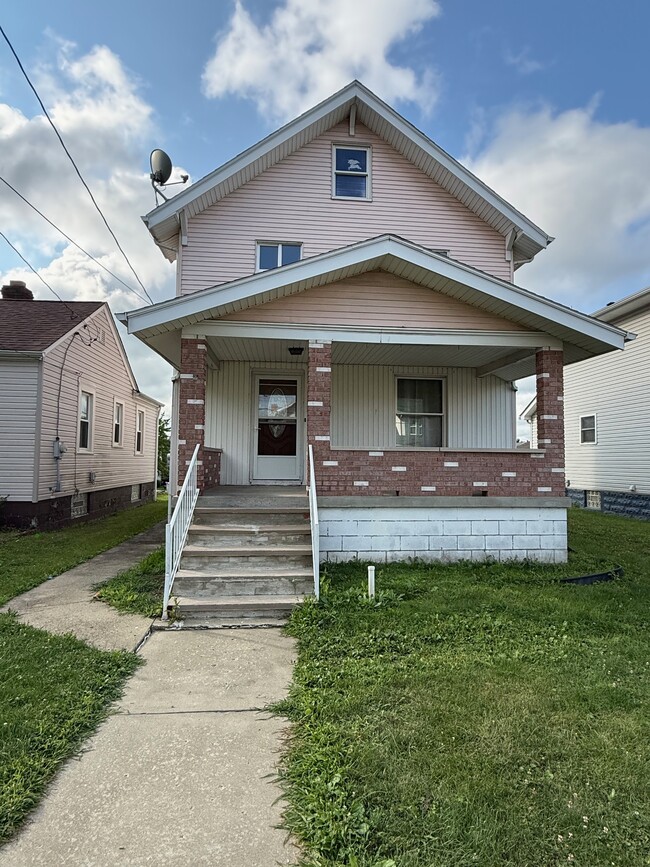 Building Photo - 1016 Beckford St