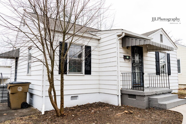 Photo - 716 E Oldham Ave