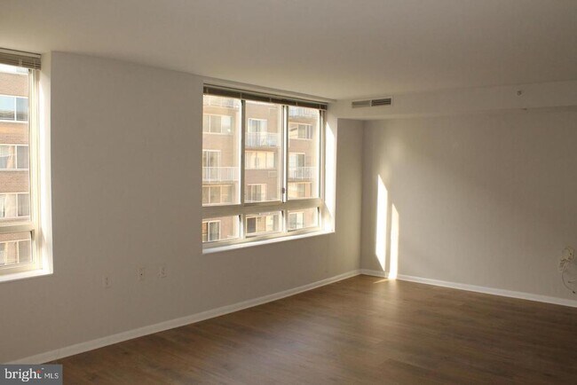 Photo - 350 G St SW Unit N524