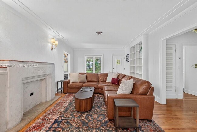 Photo - 1710 Segovia St