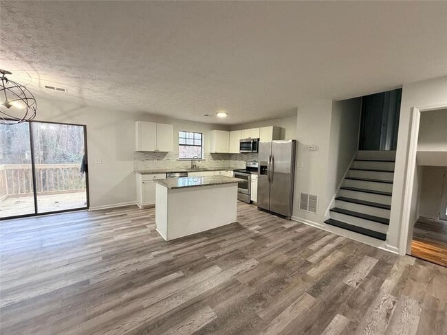 Photo - 1909 Suwanee Valley Rd NW