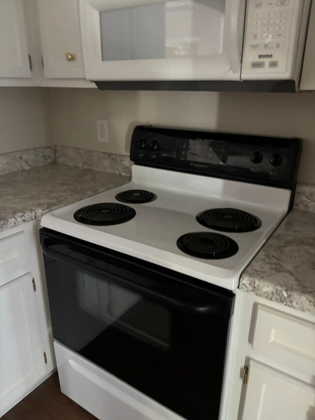 Photo - 162 W Hampton St