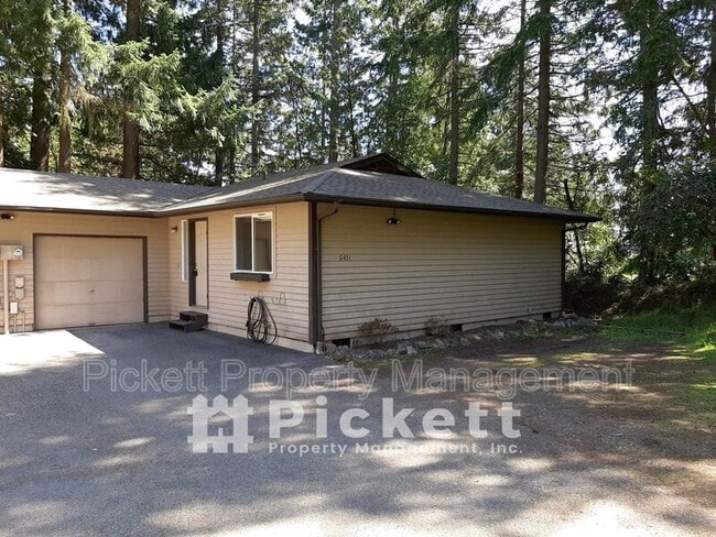 Building Photo - 6451 Lewis NE Dr Rental