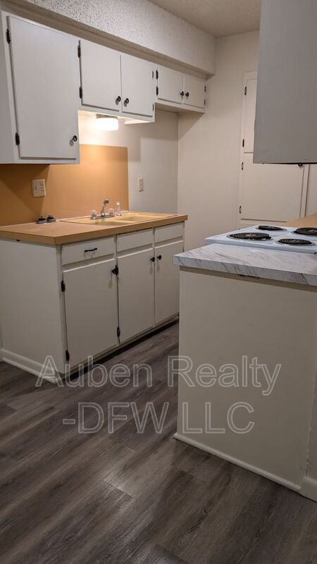 Photo - 1910 N Alexander St