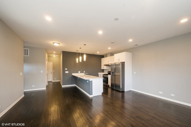 Photo - 2910 S Archer Ave Unit 2B