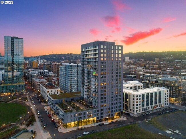 Exterior - 1150 NW Quimby St Unit Vista North Pearl Rental