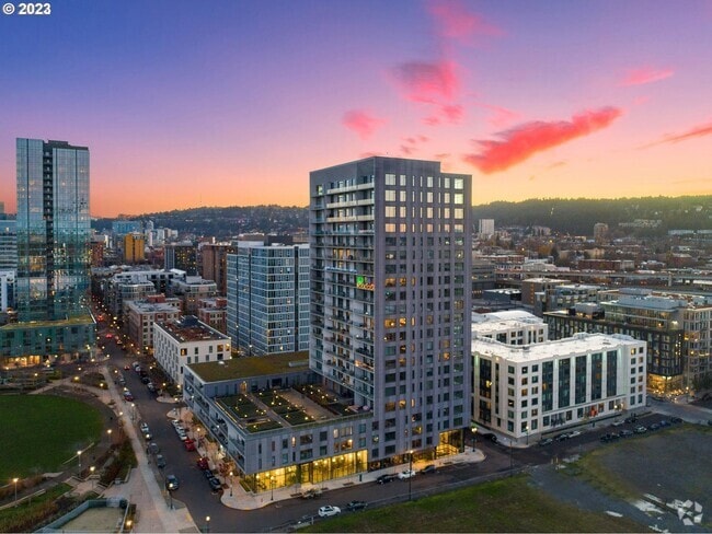 Exterior - 1150 NW Quimby St Unit Vista North Pearl Rental