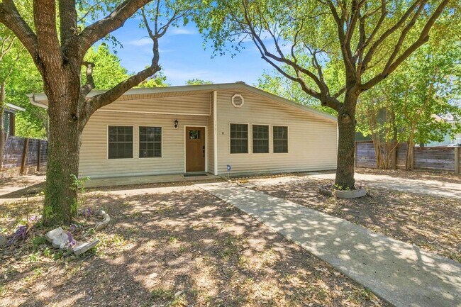 Building Photo - 1127 Denfield St