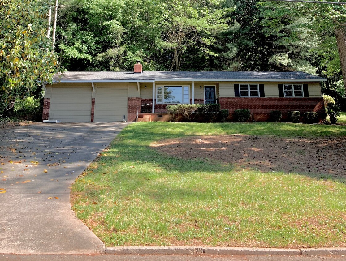 Photo - 231 Thomas Cir (Roswell, GA)