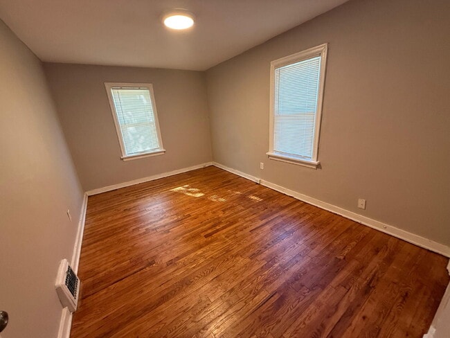 Photo - Charming 2-Bedroom Home for Rent in Jennin...