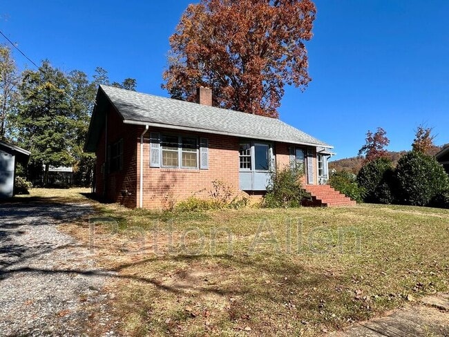 Building Photo - 15 Allen Ave