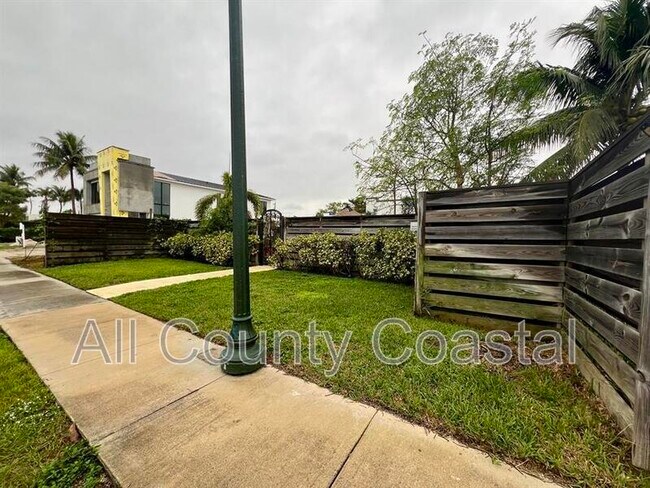 Photo - 608 SE 3rd. Avenue