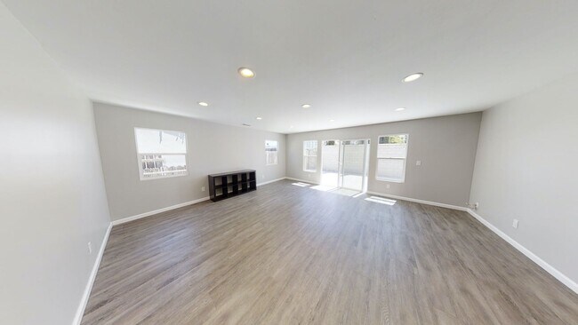 5371-5371 Hewlett Dr