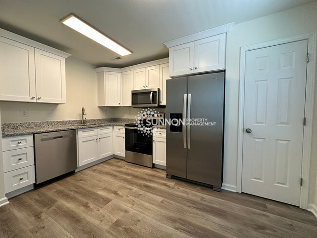 Beautifully Remodeled 4 BR - Beautifully Remodeled 4 BR House