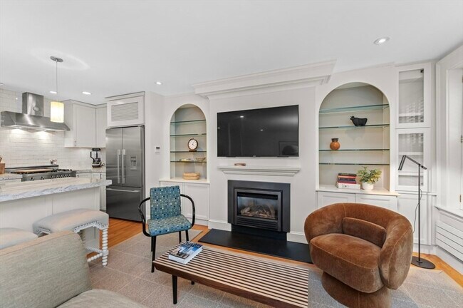 Building Photo - 342 Marlborough St Unit 1 Rental