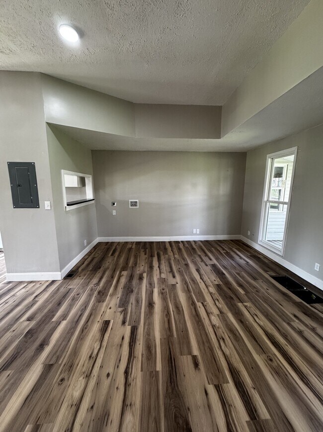 Photo - 118 Bank St Unit A