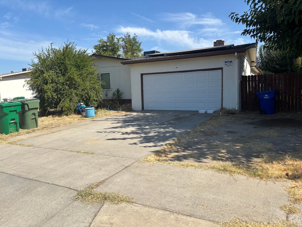 Photo - 1169 Oak Ave