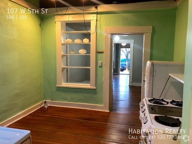 Building Photo - 107 W 5th St Rental