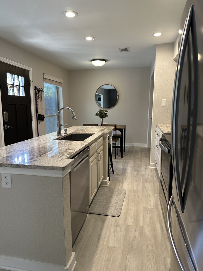 Kitchen - 714 E Wall St Unit 109