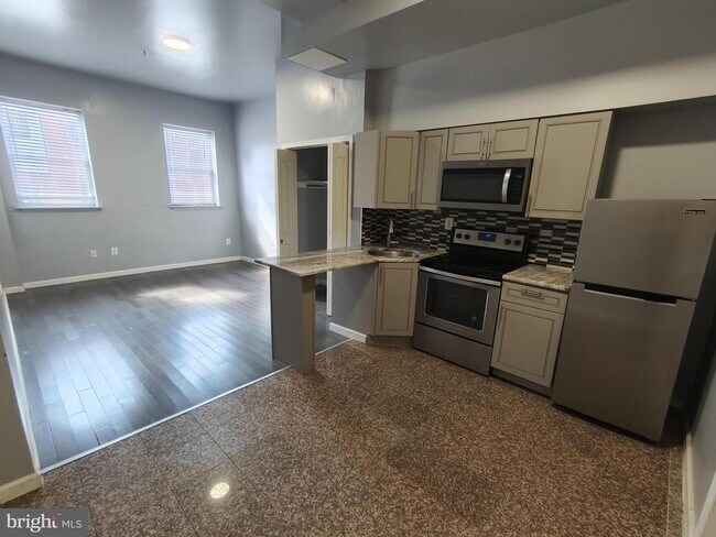 Photo - 631 N 11th St