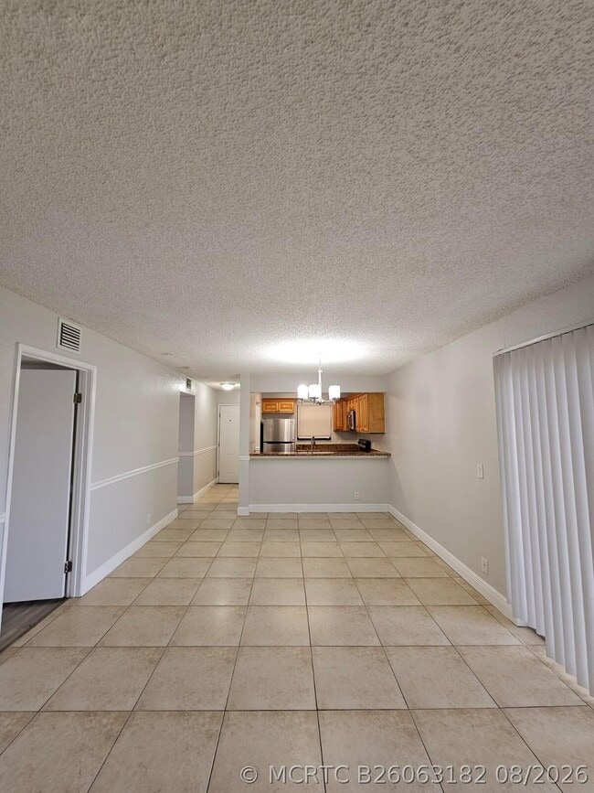 Building Photo - 1453 Lake Crystal Dr Unit D
