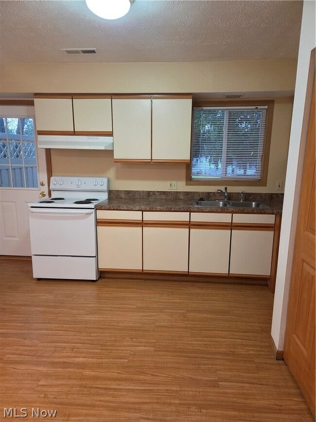 Photo - 240 Lilac Pl