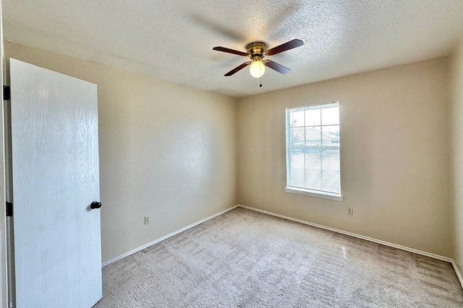 Photo - 4 Bedroom 2 Bath - Convenient Location