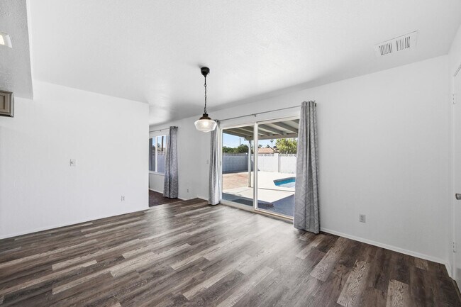 Photo - 124 E Minton Dr