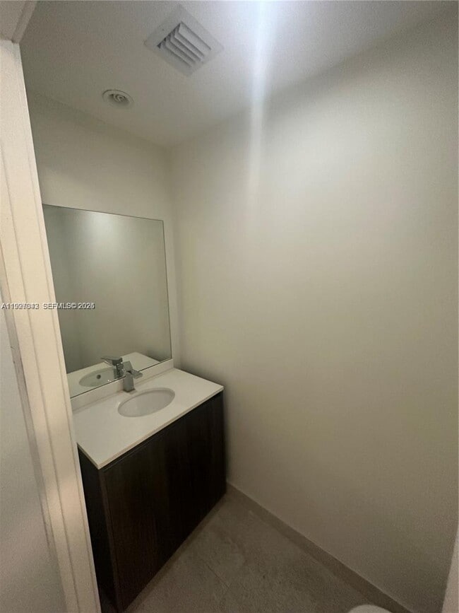 Photo - 488 NE 18th St Unidad 2005