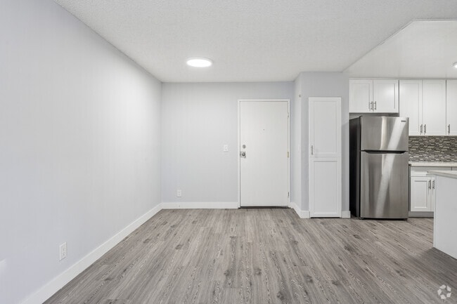 2BR, 2BA - 800SF - Dining Room