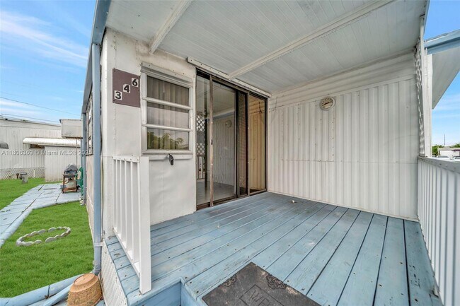 Photo - 346 Maple St