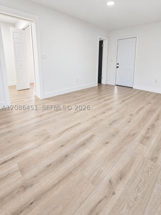 801 NW 75th St