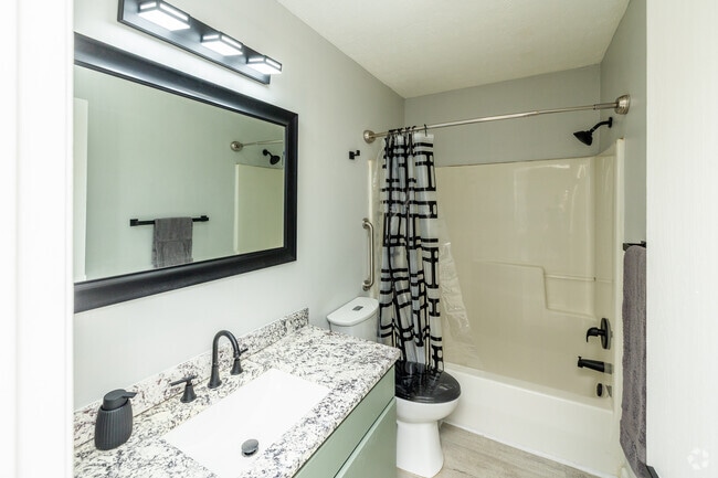 1BR, 1BA - 580SF - Bathroom