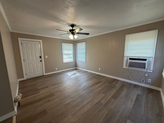 Photo - 304 W Main St