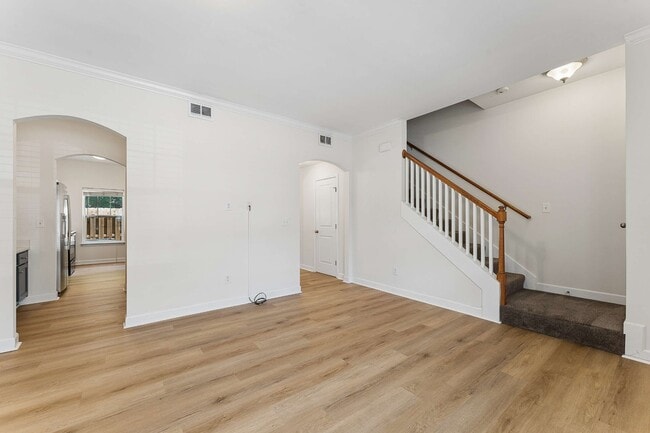 Photo - 553 Rosedale Ave