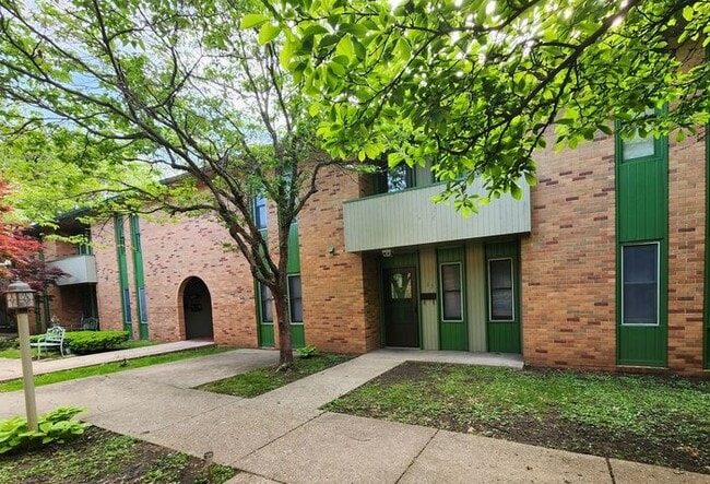 Photo - Charming 1-Bedroom Courtyard Level Apartme...