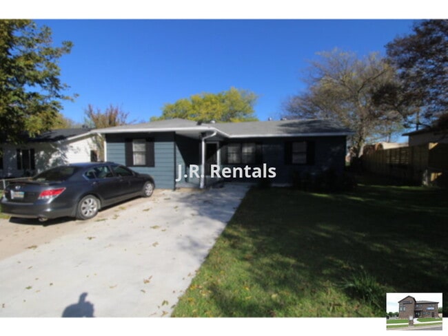 Building Photo - Exceptional Home