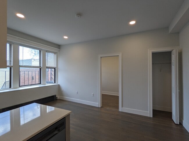 Photo - 11 Queensberry St Unit 28