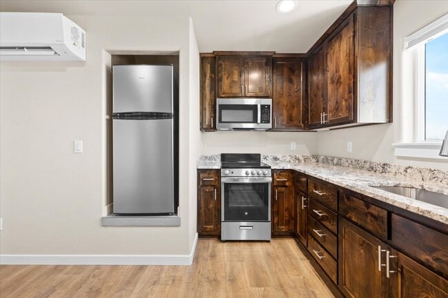 Photo - 7875 28th St