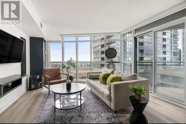 Photo - 21 Iceboat Terr Unité 1209