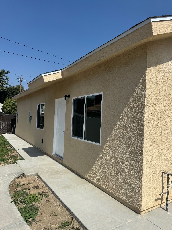 Photo - 872 W 29th St