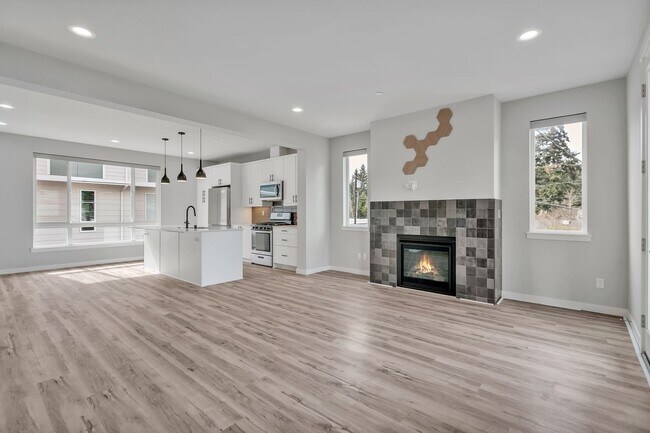 Photo - 3bed/2.5 Bath Modern Comfort Meets Elegant...