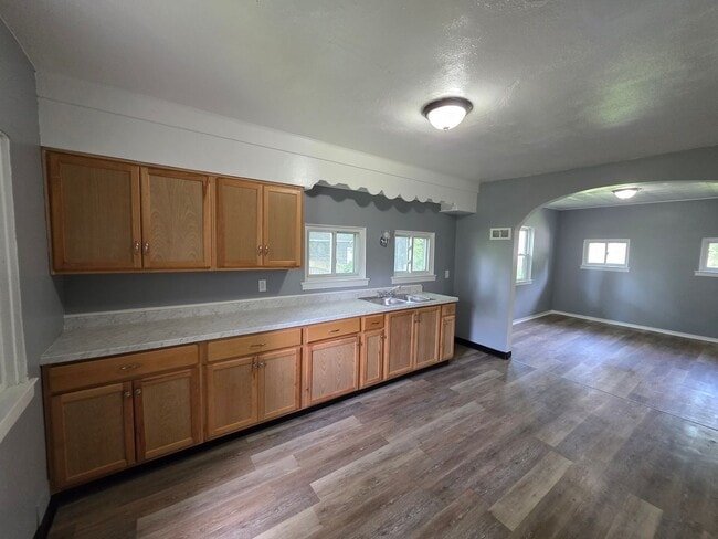 Photo - Large Single Family House Available Now 3 to 4 Beds 1.5 Bath over 2000 SQ FT