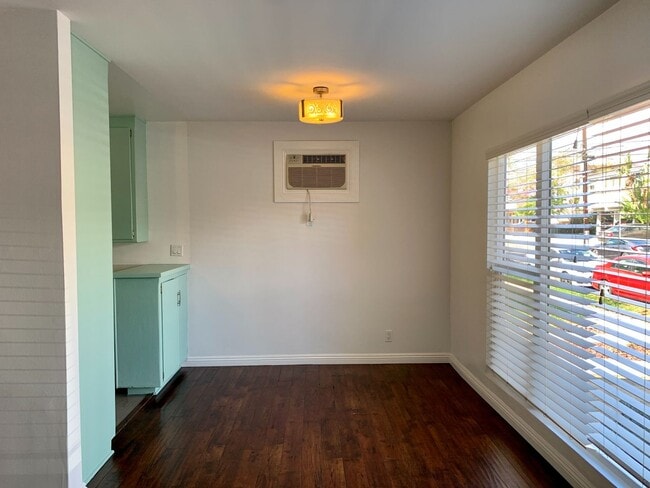 Photo - Completely Updated Front Unit Unidad 13514 Rye St  01 ACTIVE