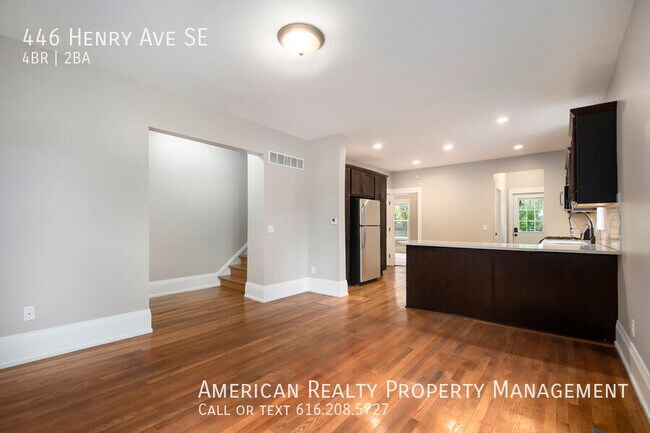 Photo - 446 Henry Ave SE