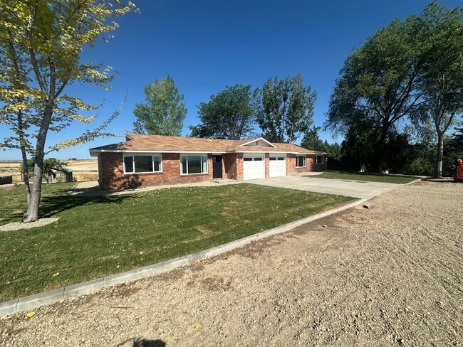 Photo - Style and Class....2 Bedroom, 1 bath , 1 C...