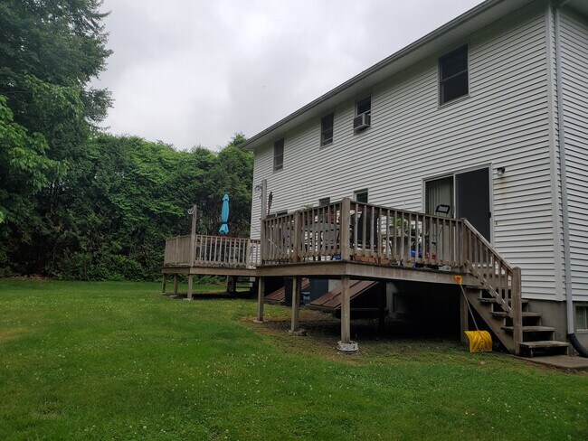 Photo - 792 Moore St