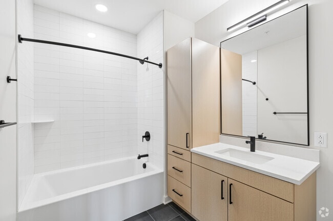 2BR, 2BA - 1,395SF - Bathroom