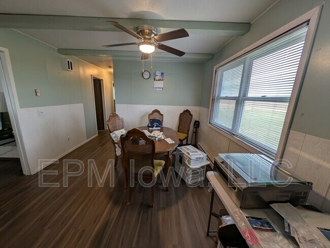 Photo - 2604 Jamestown Ave