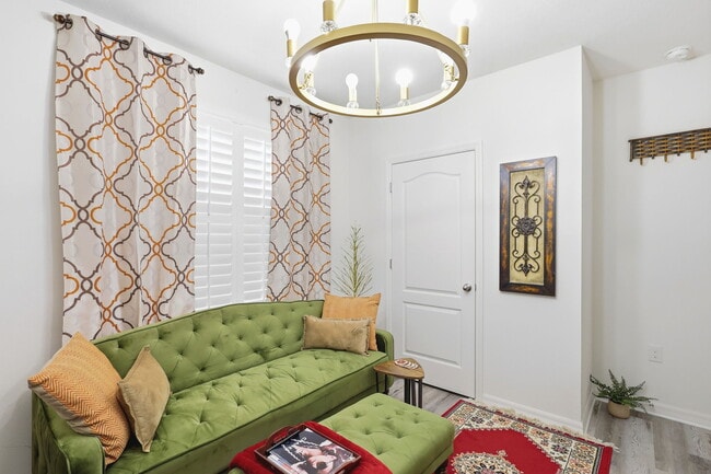 Photo - 525 Stowers Dr